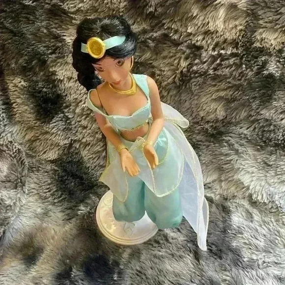 Disney Jasmine Porcelain Doll Brass  Key KeepSakes AWholeNewWorld Magic - Picture 6 of 16
